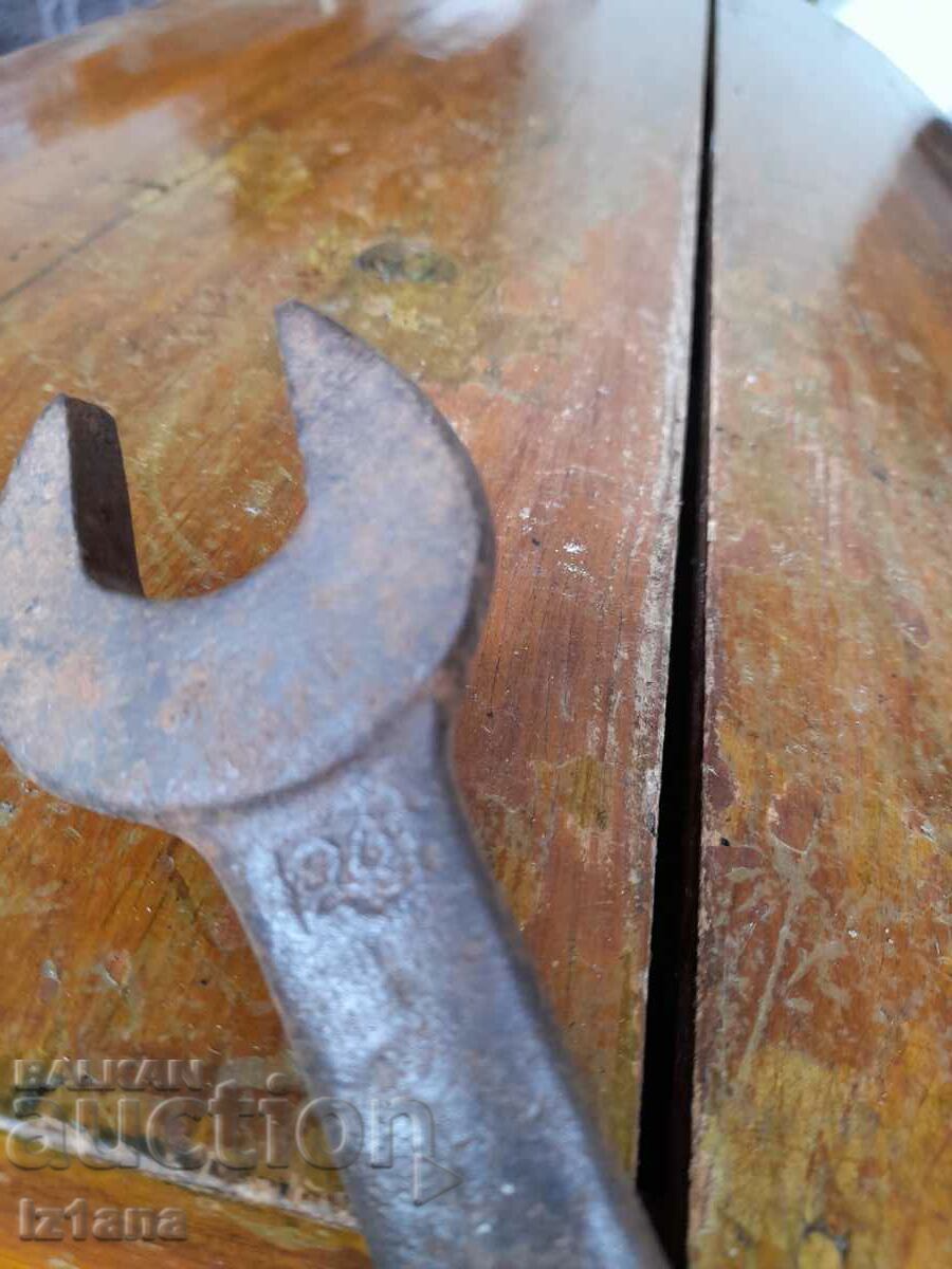 Auction Old Madara Wrench 20/24 Auction Old Madara Wrench 20/24