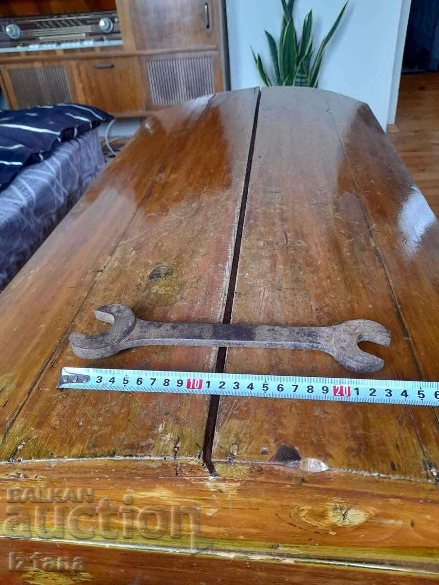 Old wrench with price 16.00 BGN | € 8.18