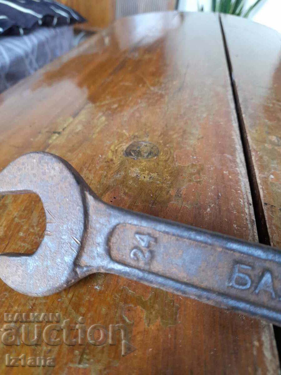 Auction  Old wrench Balkan 24/27