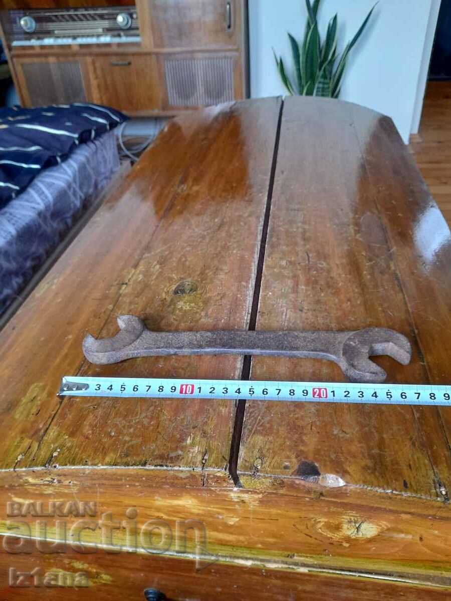 Old wrench with price 11.00 BGN | € 5.62 Old wrench with price 11.00 BGN | € 5.62