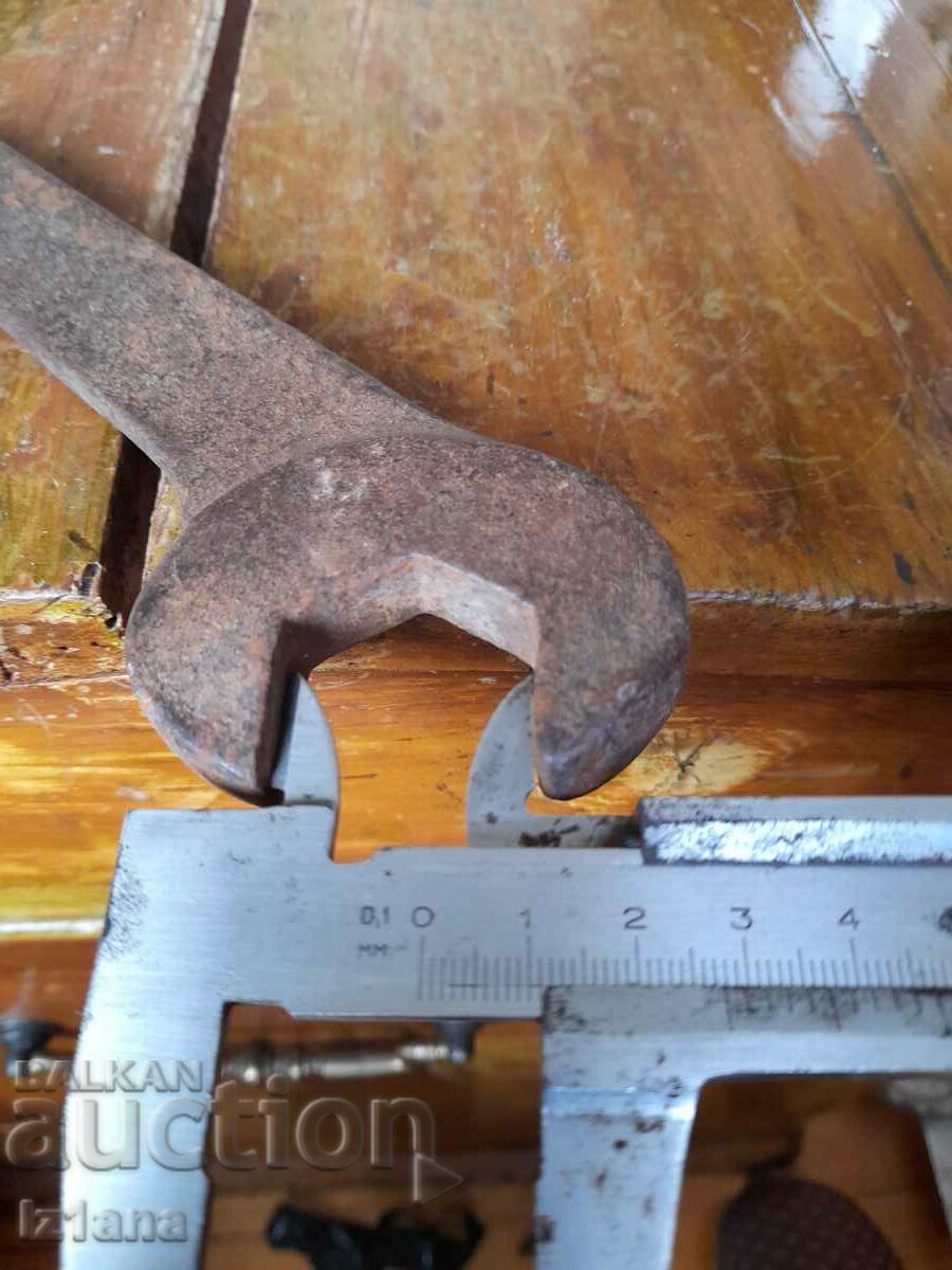 Auction Old wrench Auction Old wrench