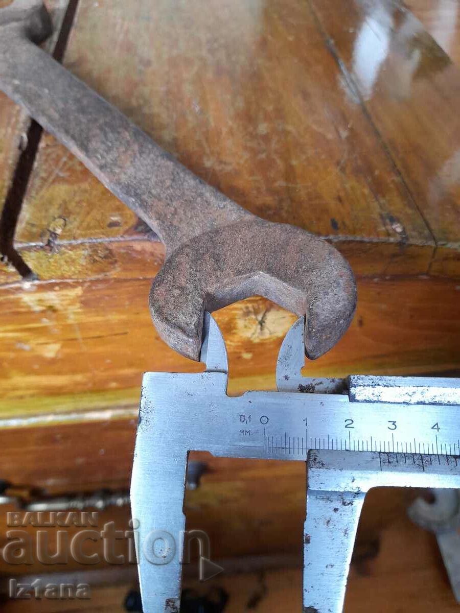 Delivery of Old wrench Delivery of Old wrench