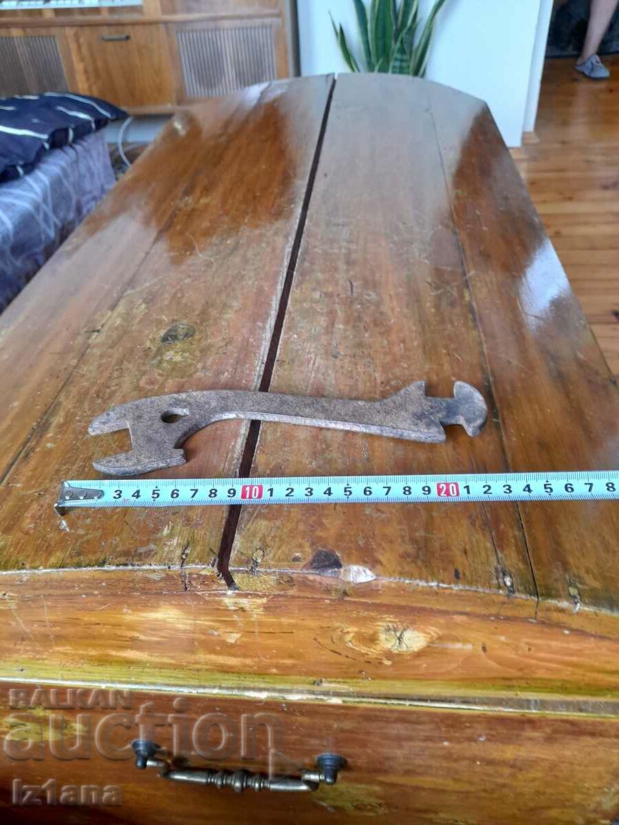 Стар велосипеден ключ с цена 11.00 лв. | € 5.62 Стар велосипеден ключ с цена 11.00 лв. | € 5.62