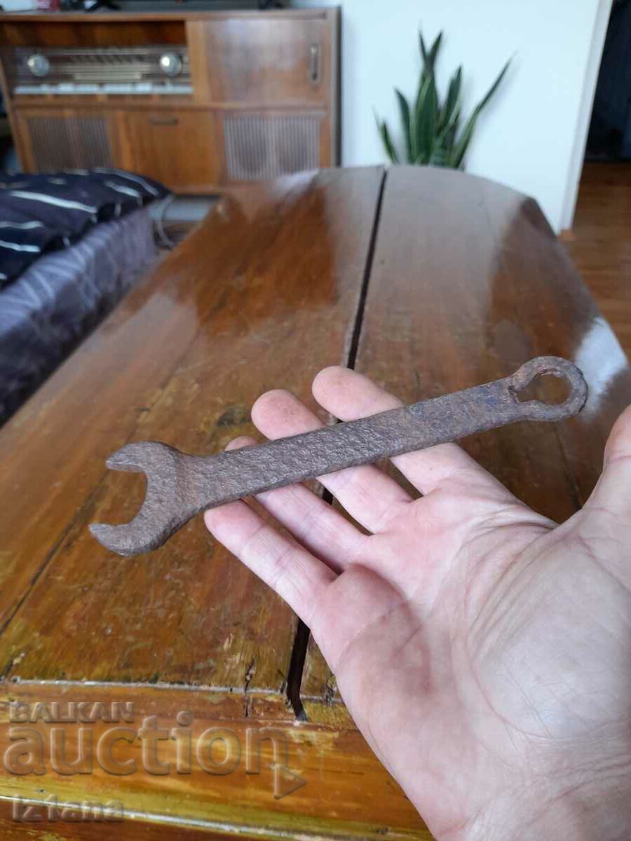 Delivery of Old wrench