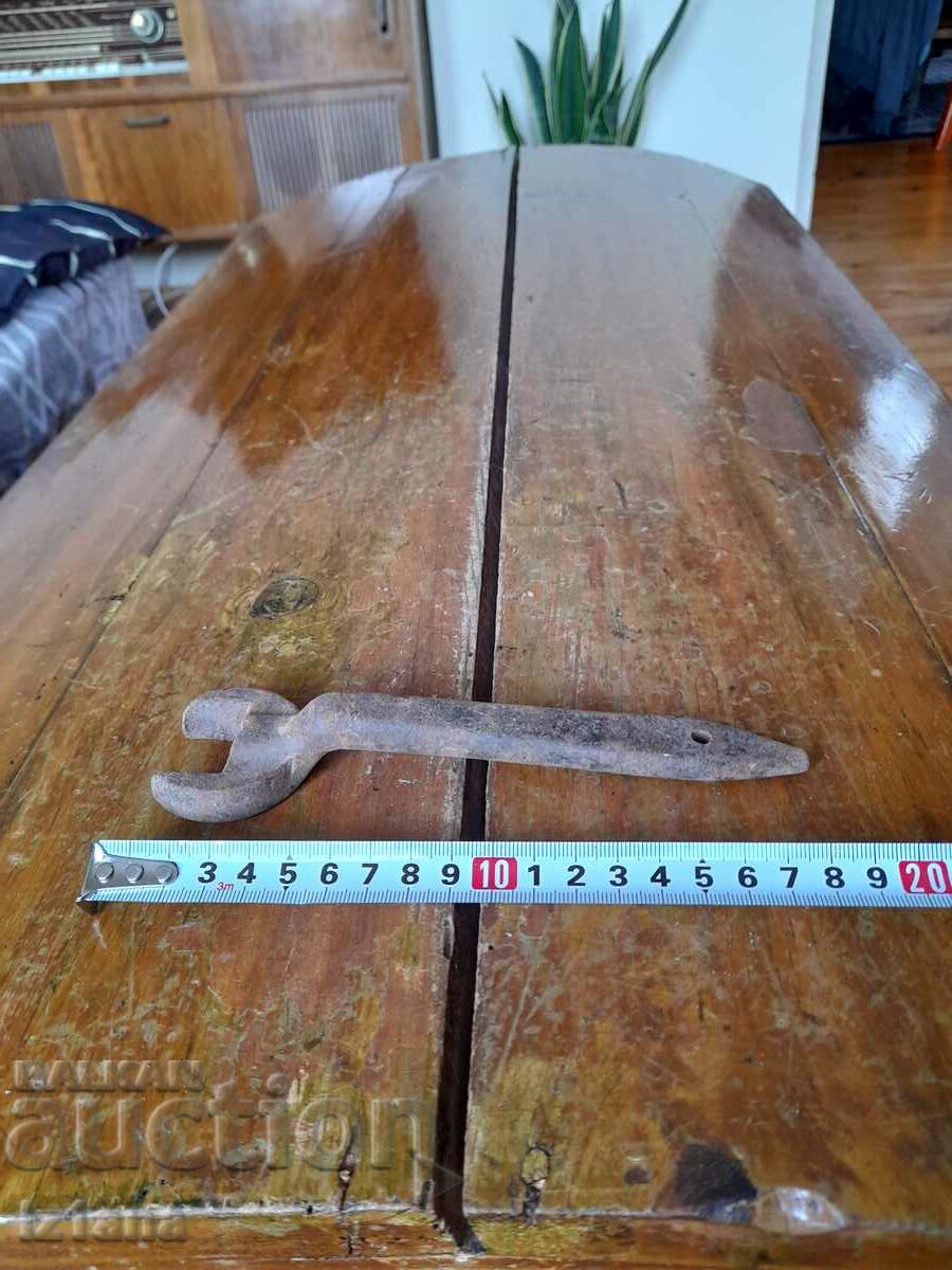 Old wrench with price 11.00 BGN | € 5.62 Old wrench with price 11.00 BGN | € 5.62