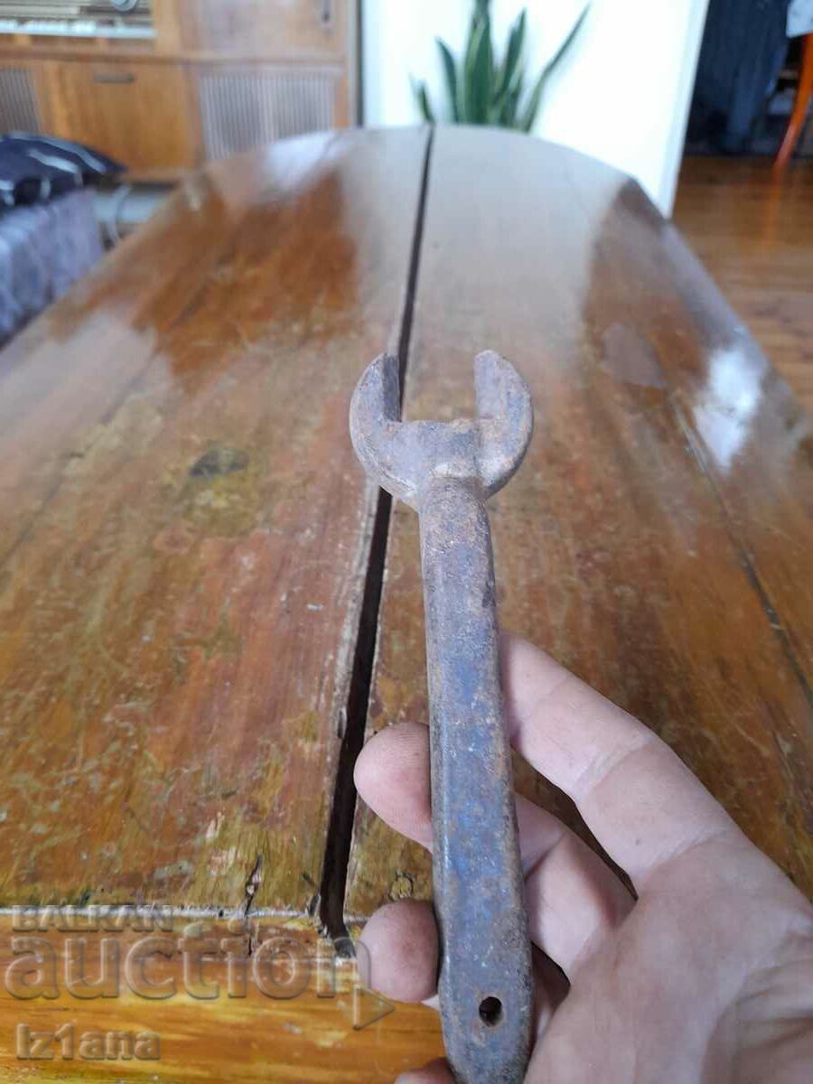 Auction Old wrench Auction Old wrench