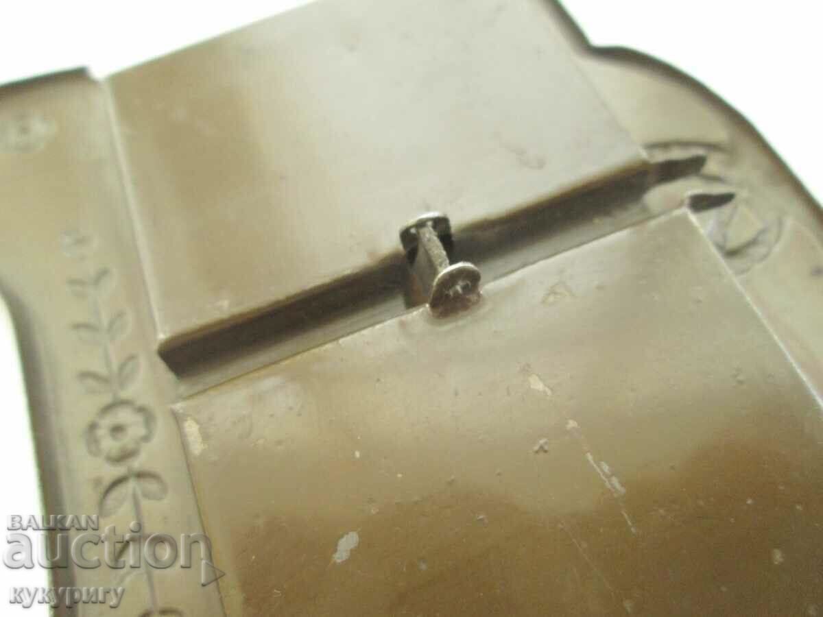 Delivery of Old small metal double photo frame with ornaments Delivery of Old small metal double photo frame with ornaments