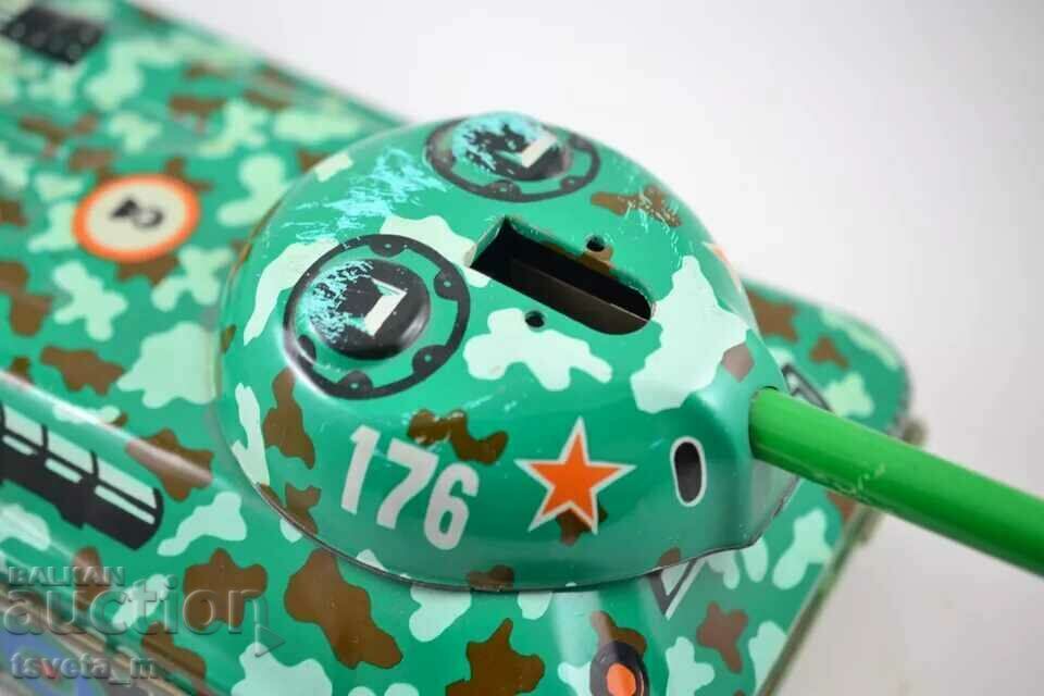 Τσιγκένιο δοχείο παιχνιδιών ΕΣΣΔ παιδικά παιχνίδια soc με τιμή 15.00 BGN | € 7.67 Τσιγκένιο δοχείο παιχνιδιών ΕΣΣΔ παιδικά παιχνίδια soc με τιμή 15.00 BGN | € 7.67