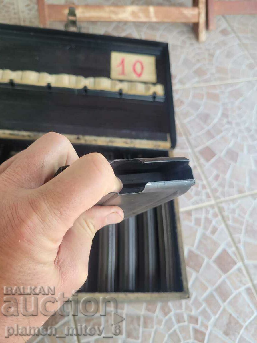 A box of WWII Bren machine gun cartridges - 6 A box of WWII Bren machine gun cartridges - 6