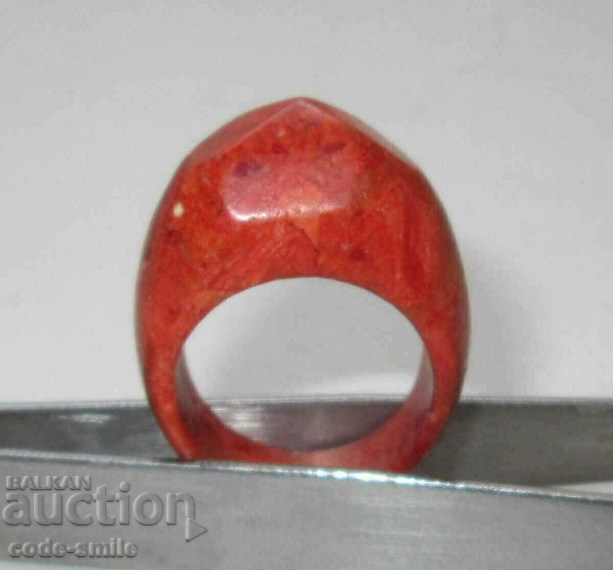Delivery of Old ladies ring jewelry natural red coral Delivery of Old ladies ring jewelry natural red coral