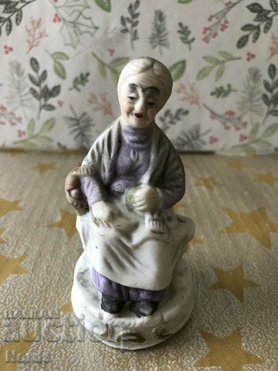 Figurina bunica