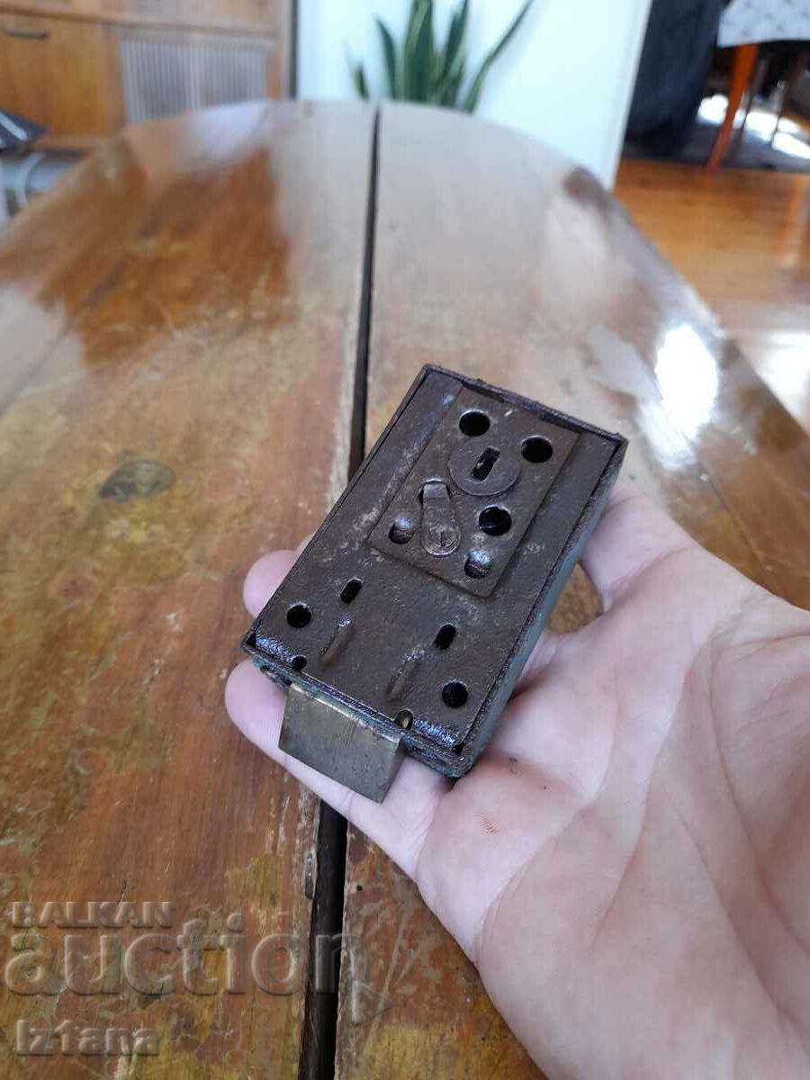 Auction  Old lock, latch