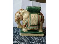 Elefant din ceramică