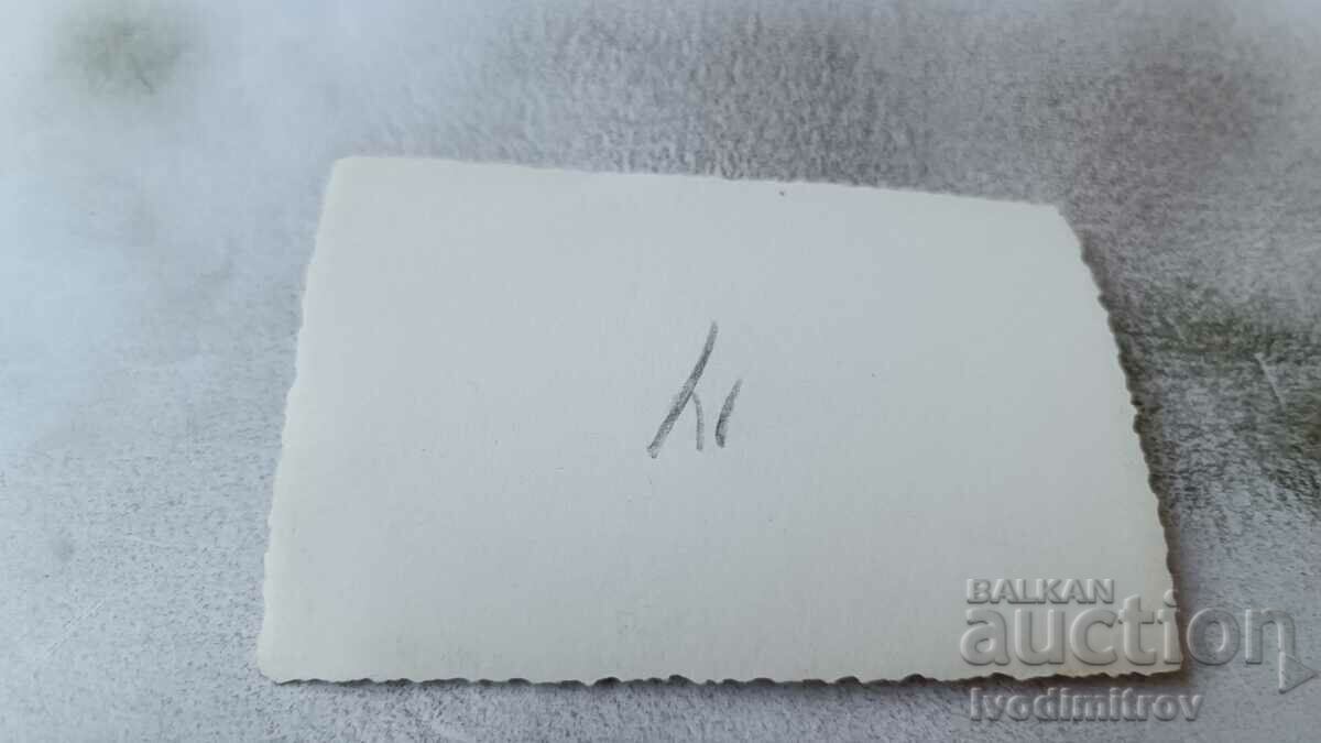 Снимка Мъж жена и момче на плажа с цена 1.45 лв. | € 0.74 Снимка Мъж жена и момче на плажа с цена 1.45 лв. | € 0.74