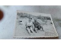 Снимка Бургасъ Мъж и жена на плажа