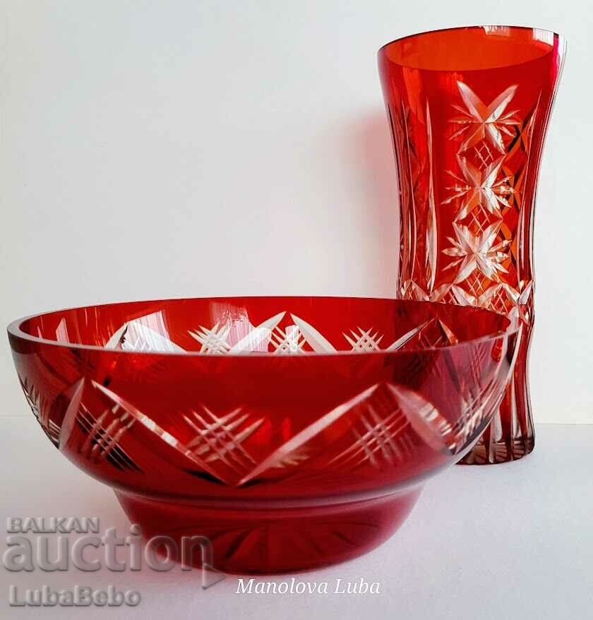 Рубинено червени, кристални ваза и купа Ilguciems Glass Fact