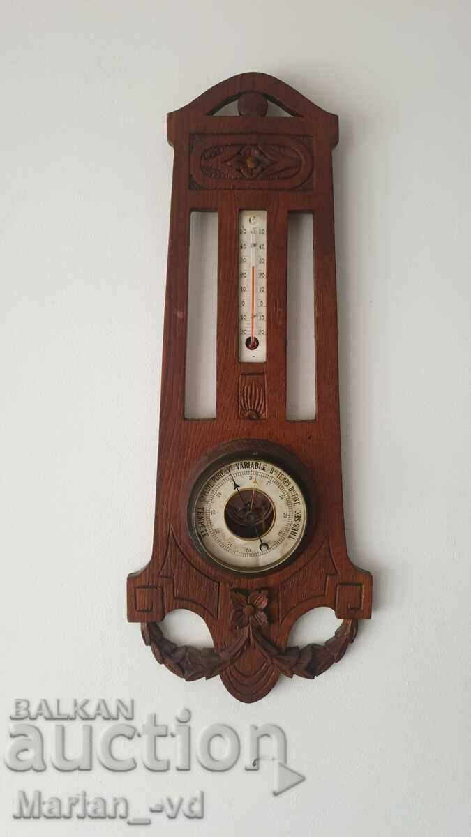 Παλιό ξύλινο βαρόμετρο και θερμόμετρο