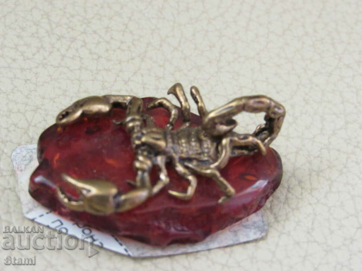 Auction Scorpion figure in bronze and premium Baltic amber Auction Scorpion figure in bronze and premium Baltic amber