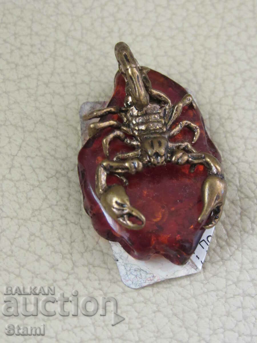 Figura scorpion din bronz și chihlimbar baltic premium