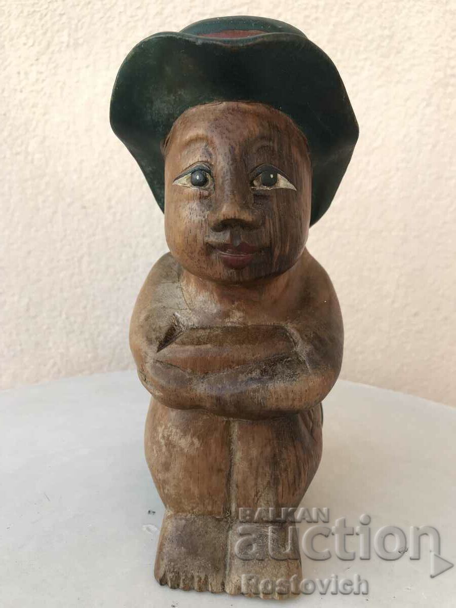 Figurină din lemn de colecție „Băiat”.