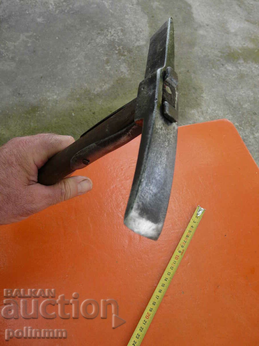 Old mason's hammer - 287 with price 50.00 BGN | € 25.56