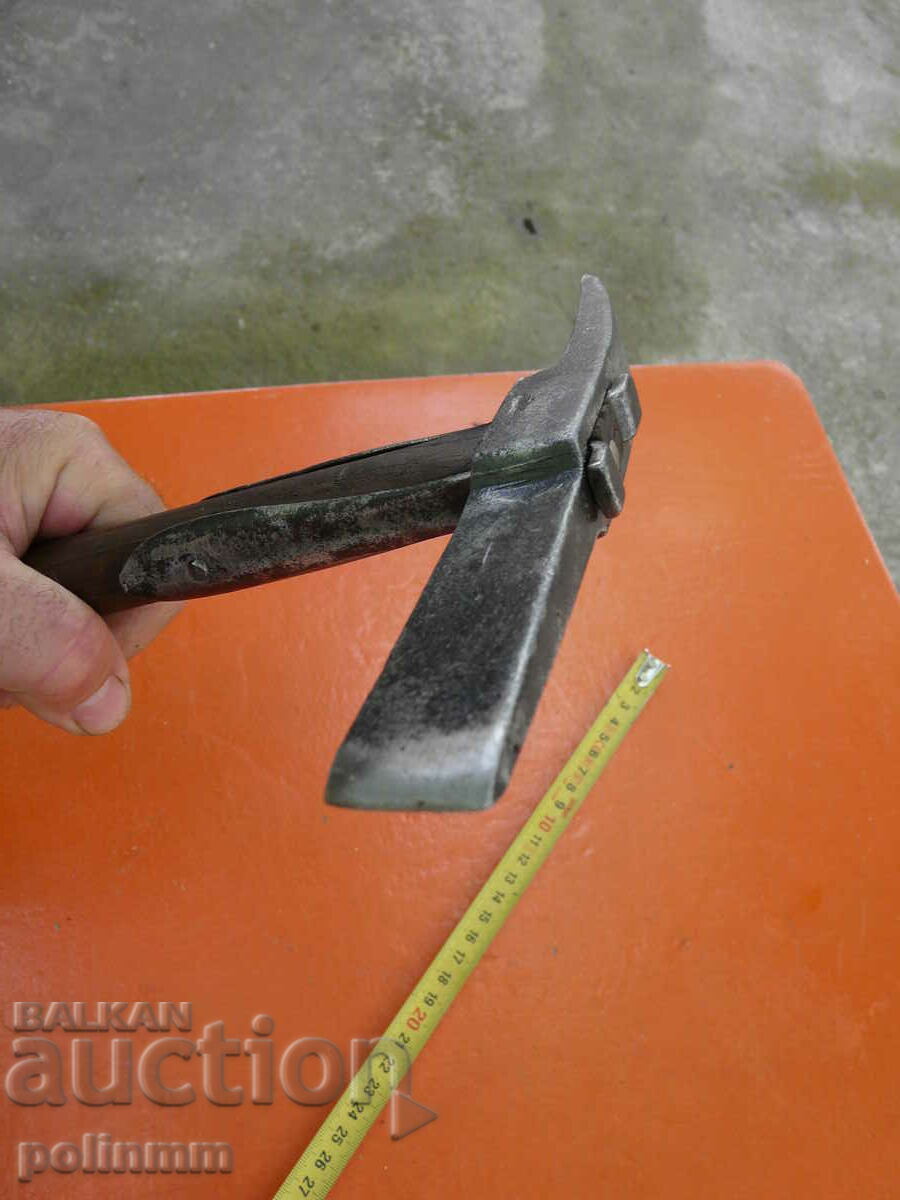 Auction  Old mason's hammer - 287