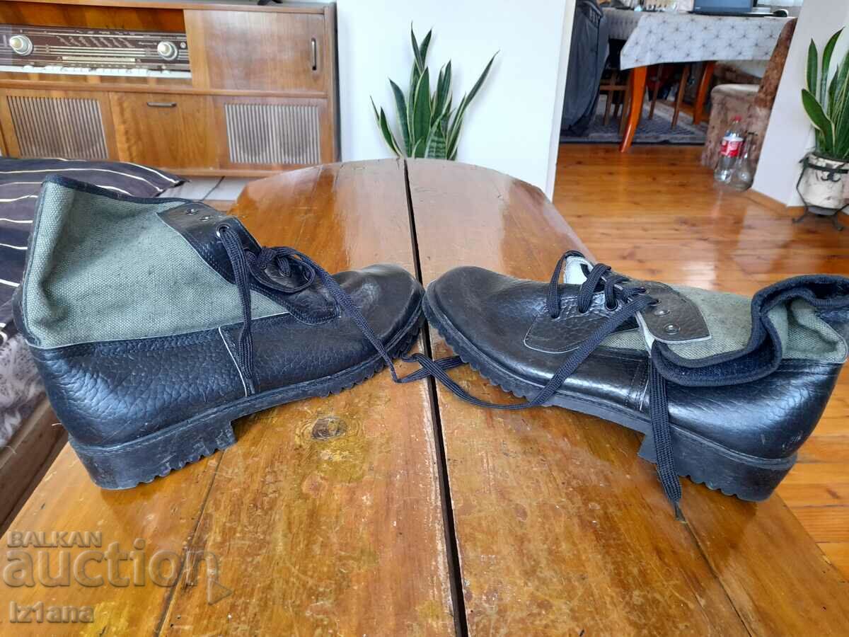 Licitație Cizme vechi, cubanezi Licitație Cizme vechi, cubanezi