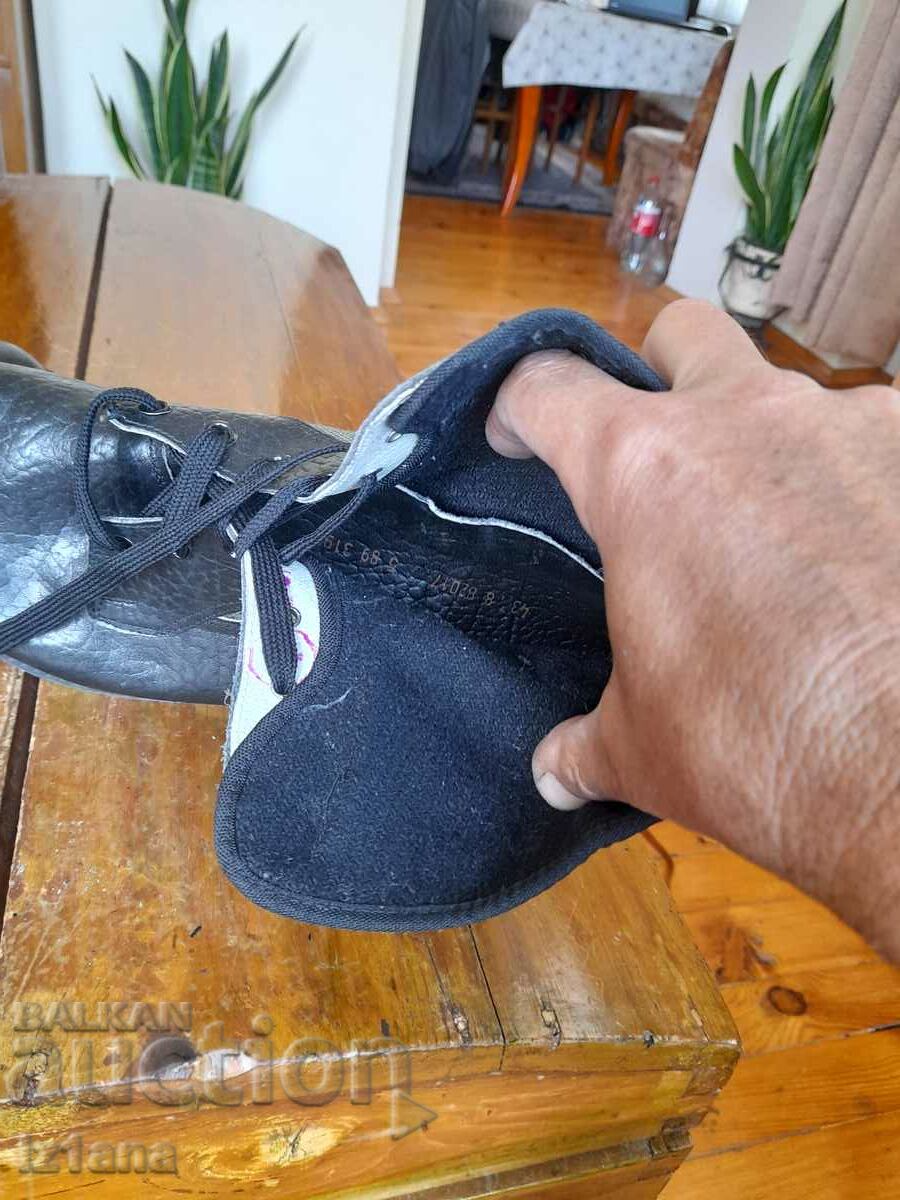 Livrarea Cizme vechi, cubanezi Livrarea Cizme vechi, cubanezi