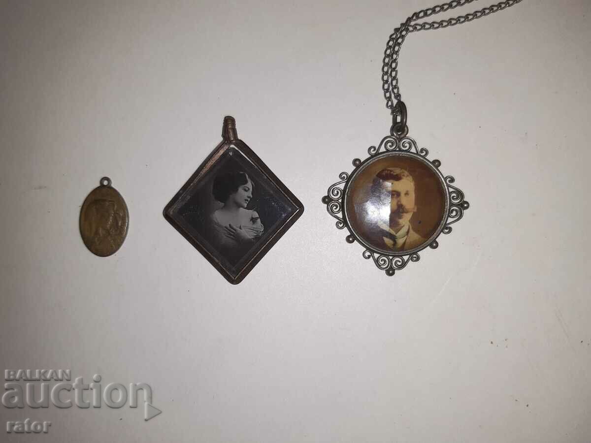 Very old medallions - 3 pieces, a medallion with a photo