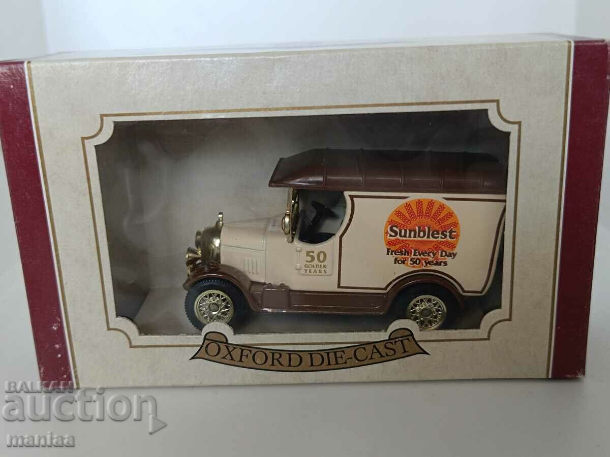 Аукцион Лот метални английски колички Аукцион Лот метални английски колички