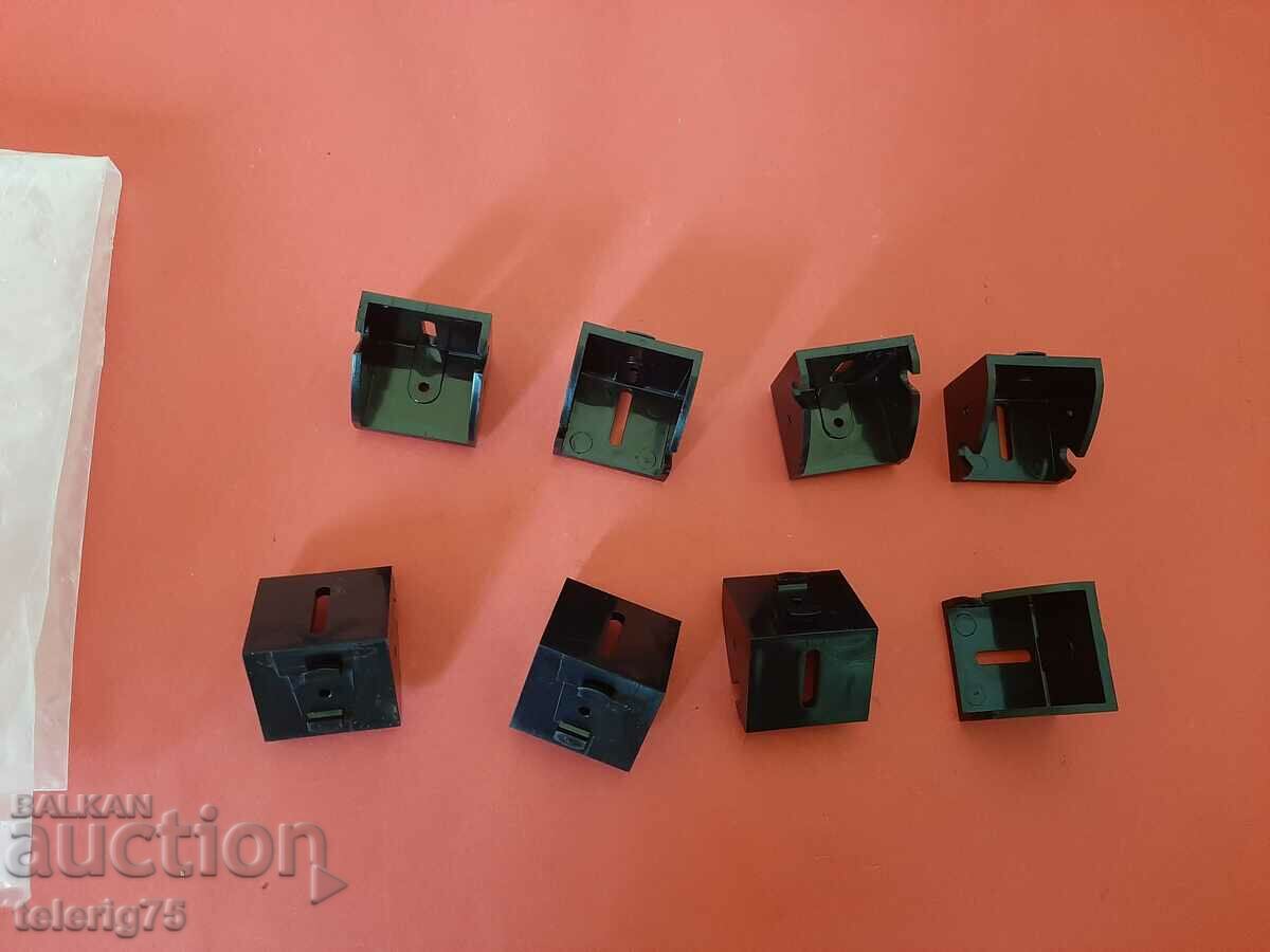 Θήκες/Κονσόλες για Ράφια-Μαύρα-8 τεμάχια με τιμή 16.00 BGN | € 8.18 Θήκες/Κονσόλες για Ράφια-Μαύρα-8 τεμάχια με τιμή 16.00 BGN | € 8.18