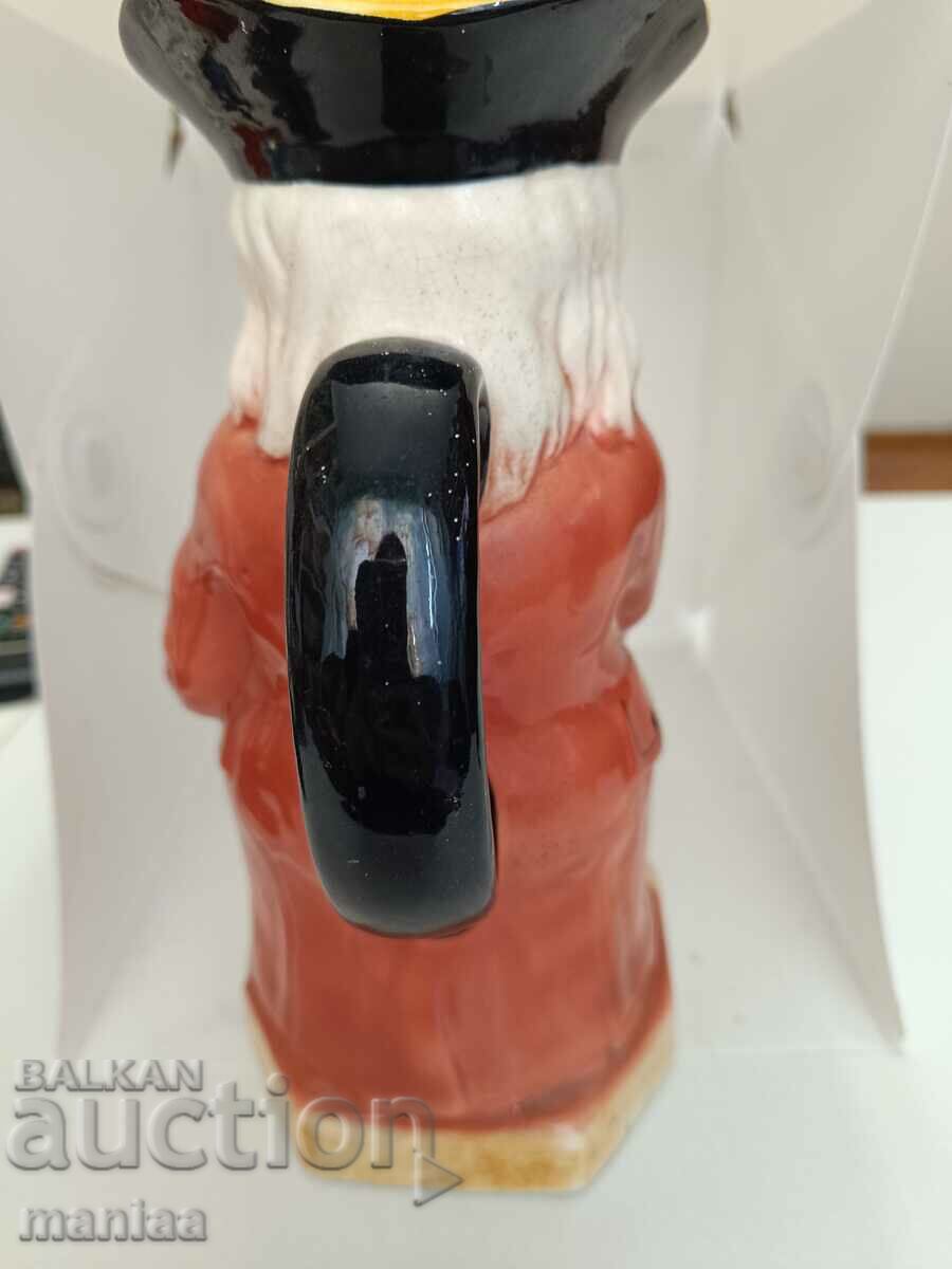 Παράδοση Μια όμορφη φιγούρα από πορσελάνη με τη σήμανση του Toby Παράδοση Μια όμορφη φιγούρα από πορσελάνη με τη σήμανση του Toby