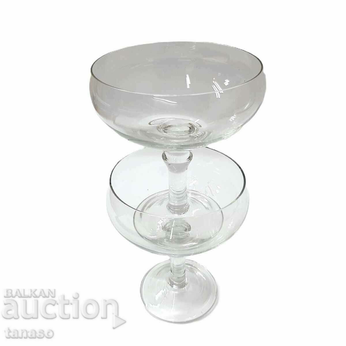 Delivery of Champagne glasses(2.2)