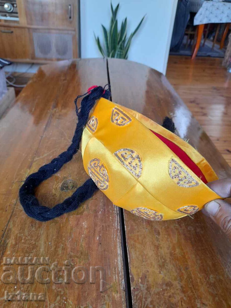 Delivery of Old ethnic hat Delivery of Old ethnic hat