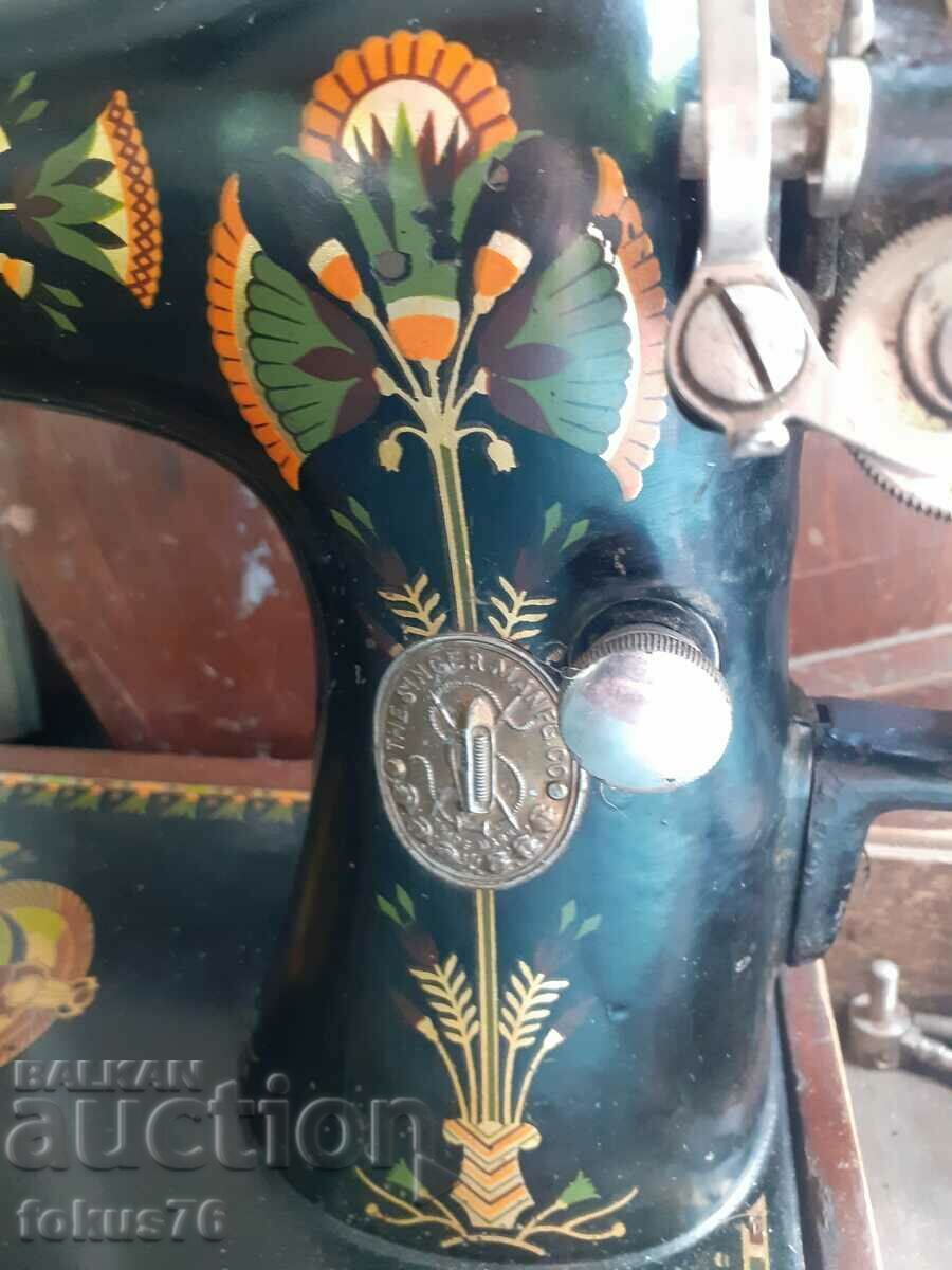 Auction  Old and very beautiful Singer sewing machine - antique