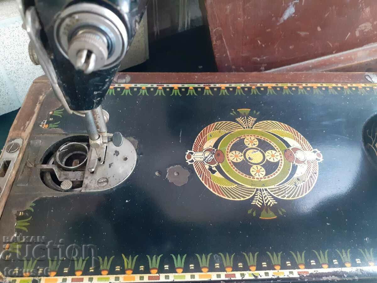 Old and very beautiful Singer sewing machine - antique - 6