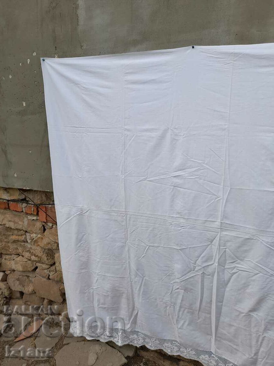 Παλιό σεντόνι με δαντέλα με τιμή 43.00 BGN | € 21.99 Παλιό σεντόνι με δαντέλα με τιμή 43.00 BGN | € 21.99