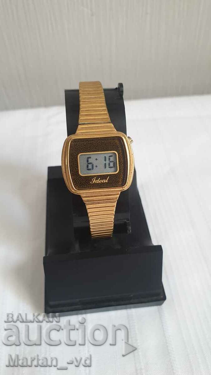Дамски позлатен електронен часовник