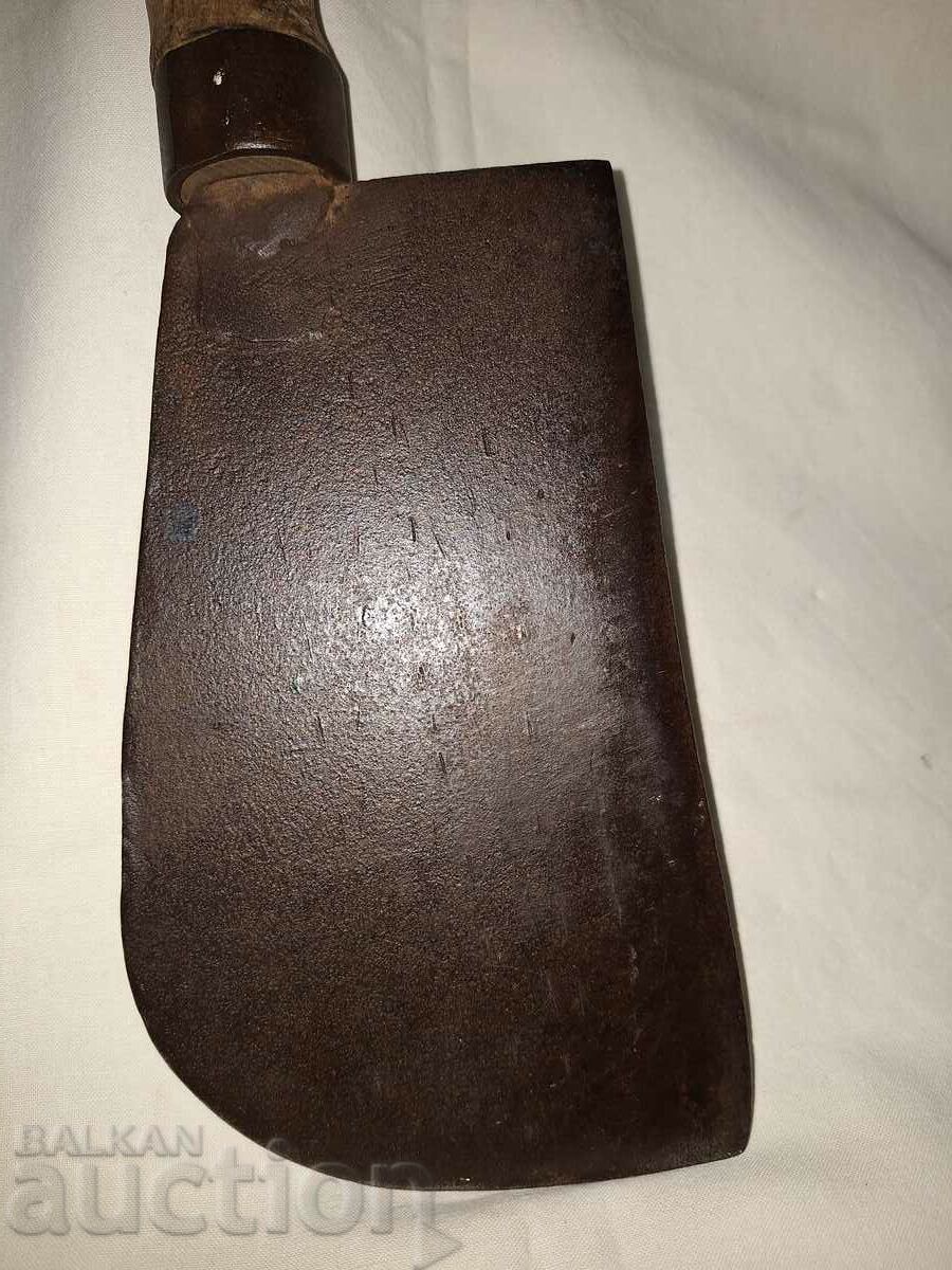 An old forged wide saber with price 40.00 BGN | € 20.45 An old forged wide saber with price 40.00 BGN | € 20.45