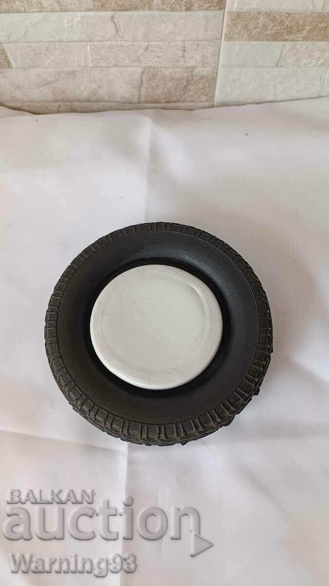 Delivery of Old porcelain ashtray - VIDA GUMI - Kosta Yordanov - Vidin Delivery of Old porcelain ashtray - VIDA GUMI - Kosta Yordanov - Vidin