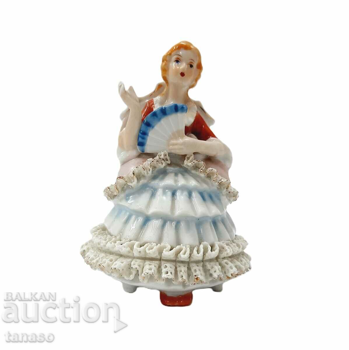 Antique porcelain figurine lady with fan (4.2)