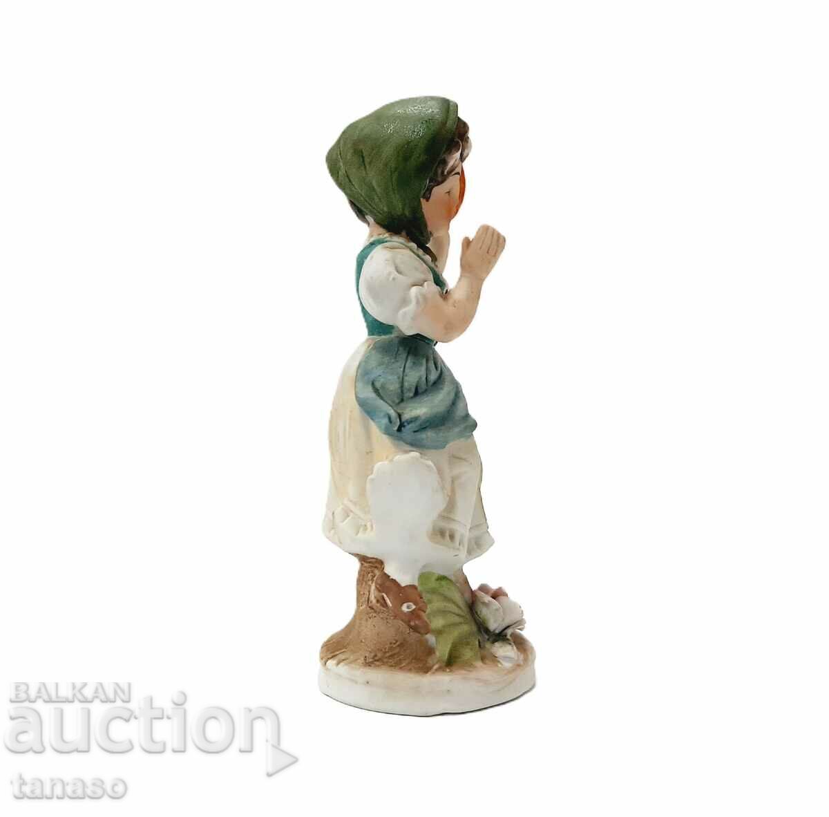 Старинна порцеланова фигурка на танцуващо момиче(4.2) с цена 59.00 лв. | € 30.17 Старинна порцеланова фигурка на танцуващо момиче(4.2) с цена 59.00 лв. | € 30.17