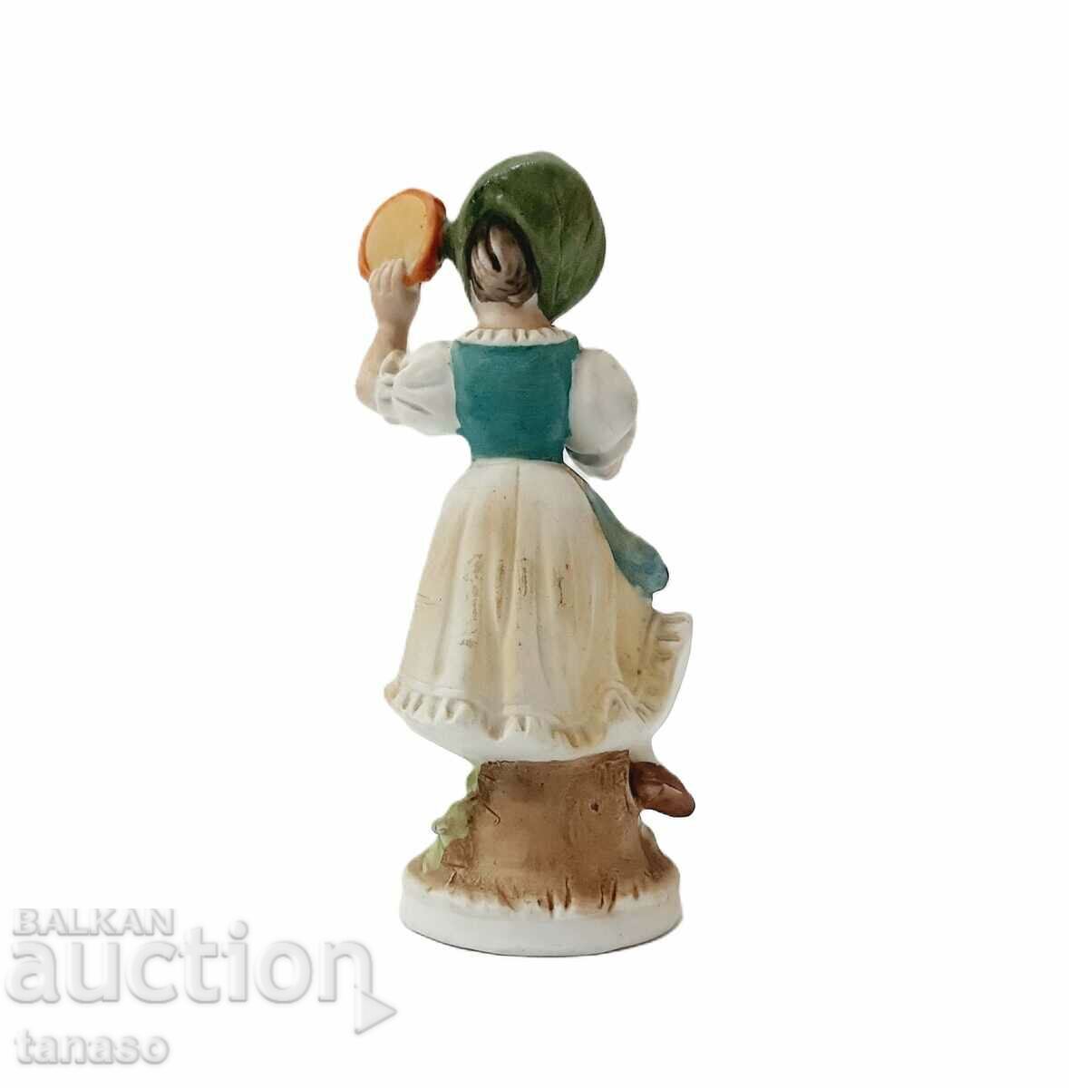 Licitație Figurină antică din porțelan a unei dansatoare (4,2) Licitație Figurină antică din porțelan a unei dansatoare (4,2)