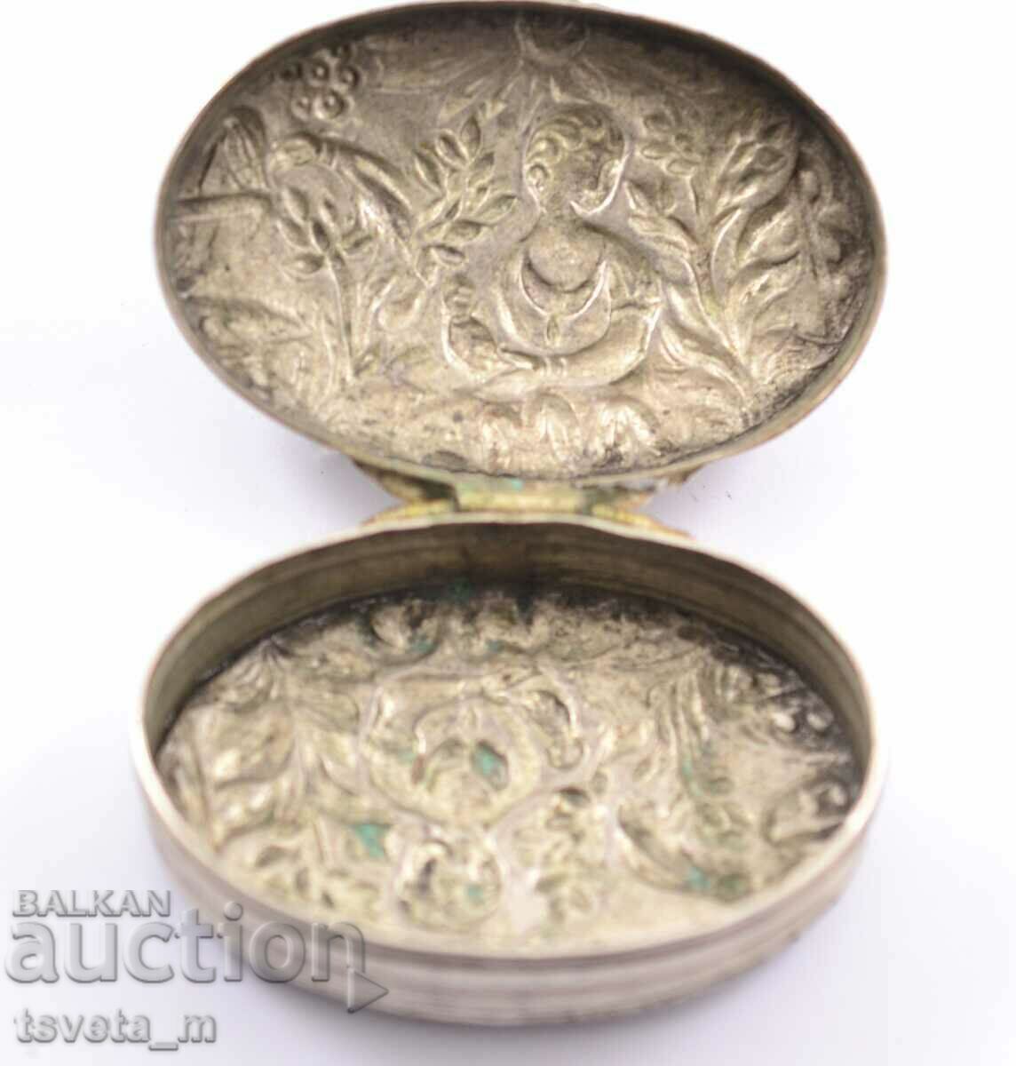 Antique silver snuff box 46.2 g. with price 250.00 BGN | € 127.82 Antique silver snuff box 46.2 g. with price 250.00 BGN | € 127.82