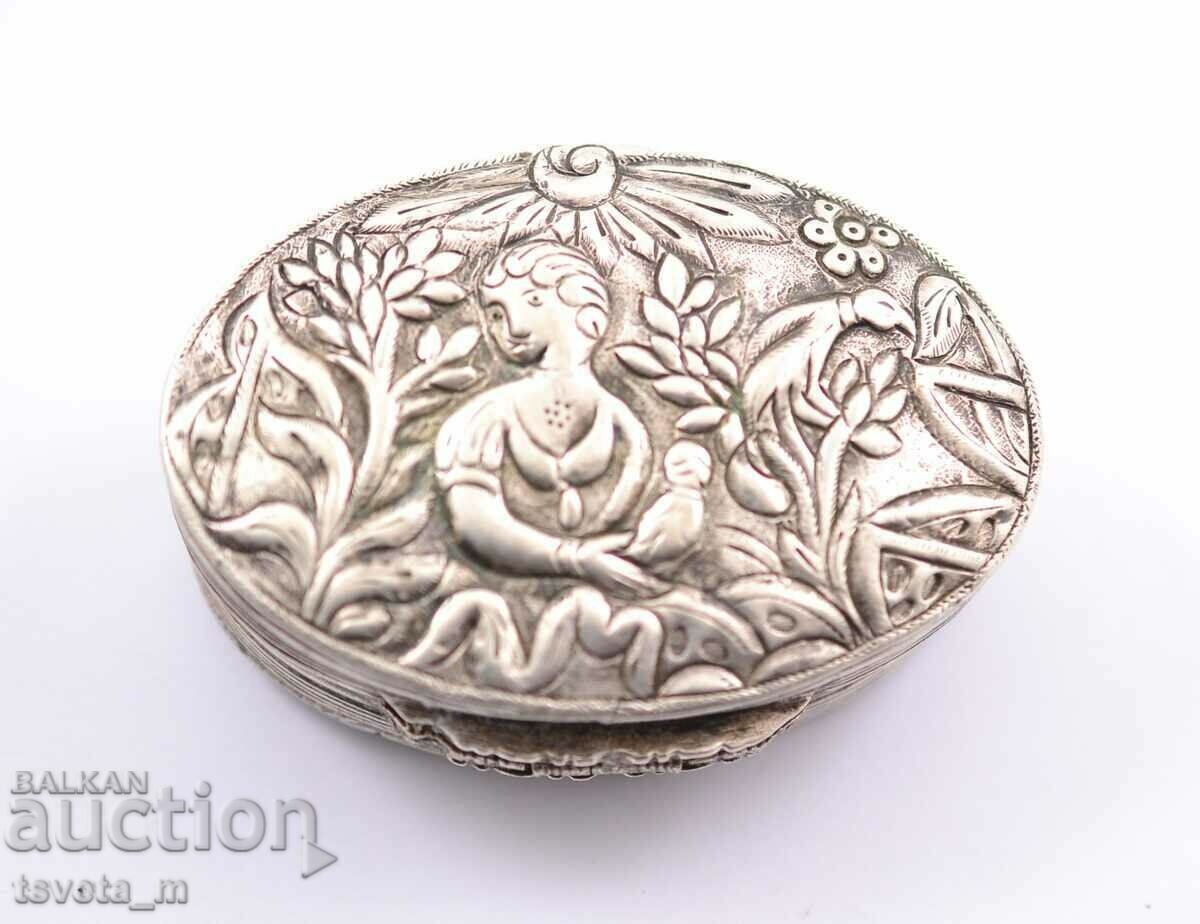 Antique silver snuff box 46.2 g.