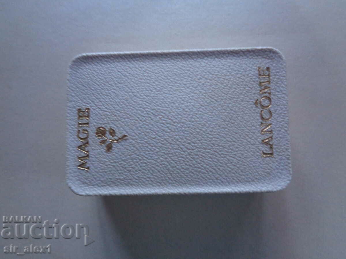 O sticlă de Lancome's Magie cu preț 5.00 BGN | € 2.56 O sticlă de Lancome's Magie cu preț 5.00 BGN | € 2.56