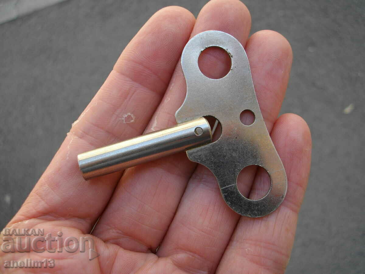 СТАРО КЛЮЧЕ КЛЮЧ ЗА СТЕНЕН ИЛИ КАМИНЕН ЧАСОВНИК с цена 25.00 лв. | € 12.78 СТАРО КЛЮЧЕ КЛЮЧ ЗА СТЕНЕН ИЛИ КАМИНЕН ЧАСОВНИК с цена 25.00 лв. | € 12.78