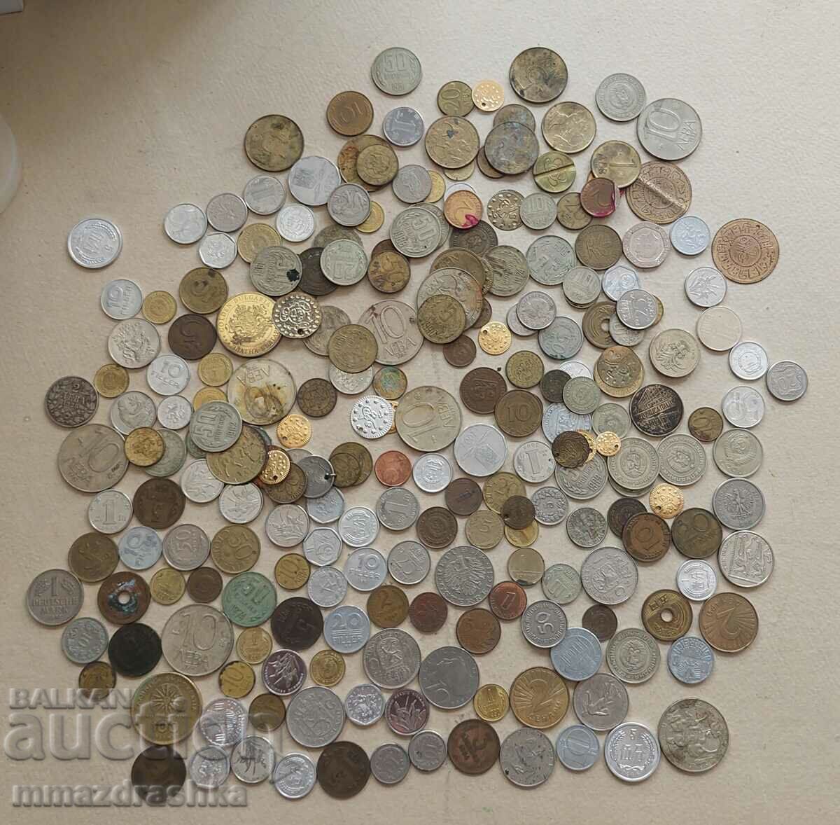 700 грама монети от цял свят