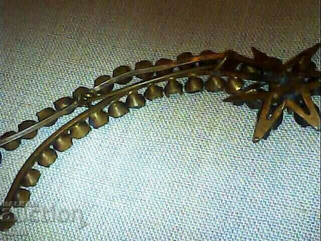 Delivery of gold-plated brooch with crystals Delivery of gold-plated brooch with crystals