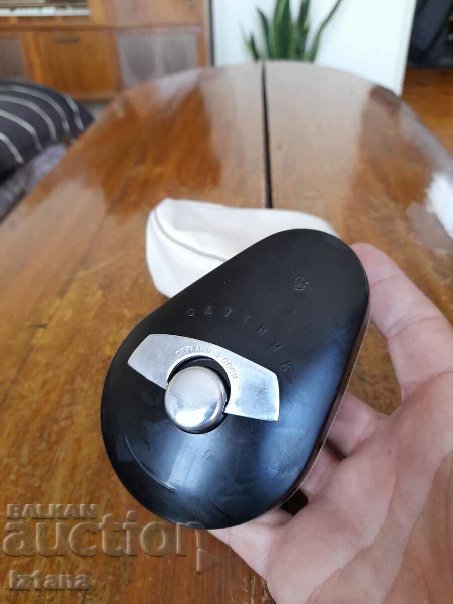 Delivery of Old mechanical razor Sputnik